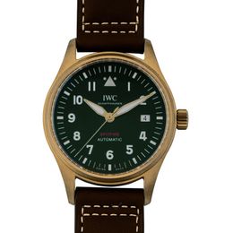 Gold store pilot watch